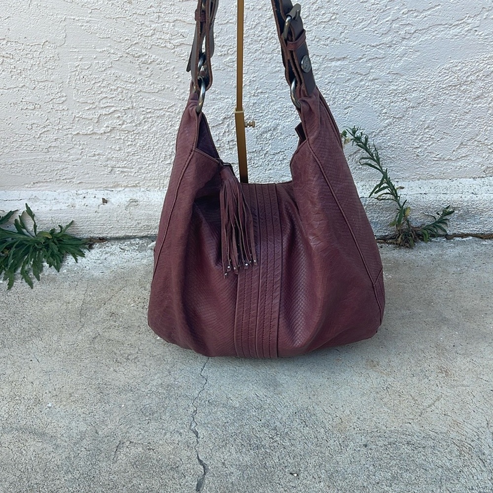 Elegant Burgundy Leather Shoulder Bag